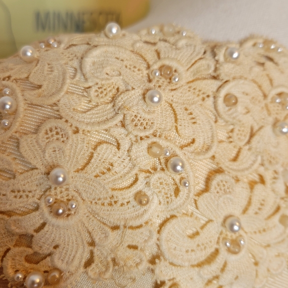 Vintage 1960s Wedding Dress Formal Gown Bride With Pearls & Lace. - Picture 9 of 16